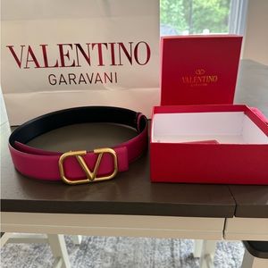 Pink/black reversible Valentino belt. Size 95. (Will fit a jeans size 4,6 and8)